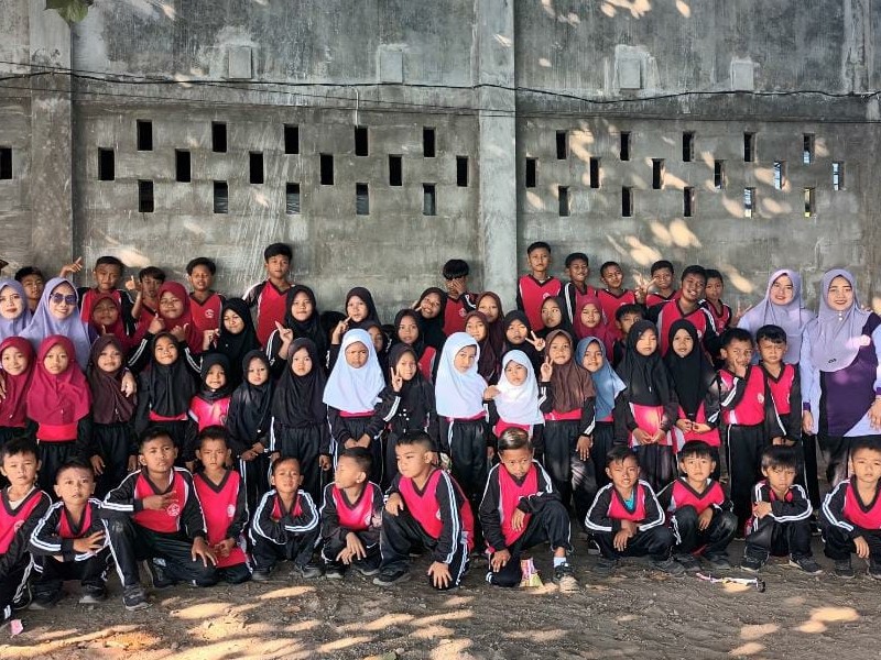 Jalan Santai dan Olahraga Bersama Penuh Semangat