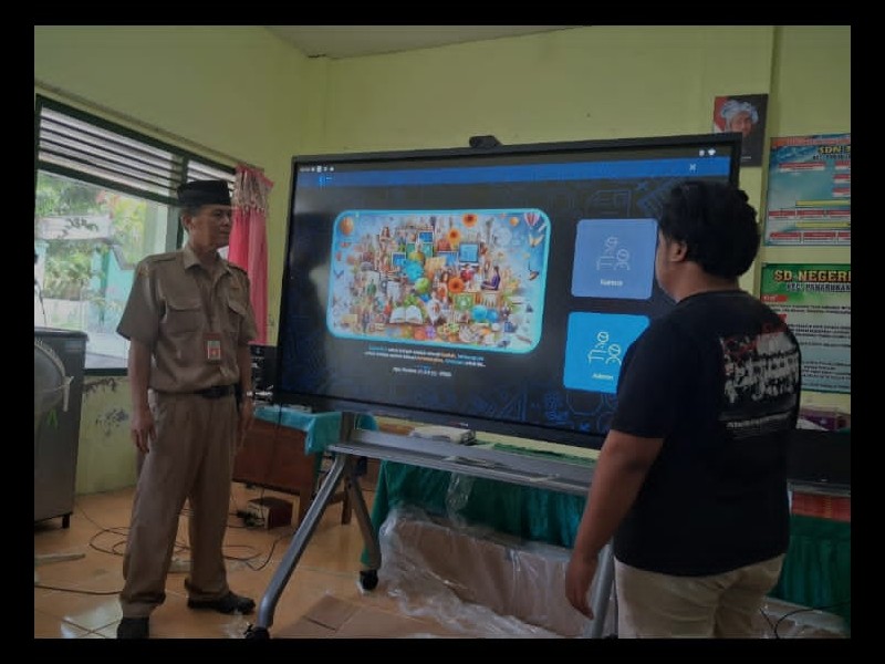 Era Baru Pembelajaran Digital Bantuan IFP Smart Board 75 Inci